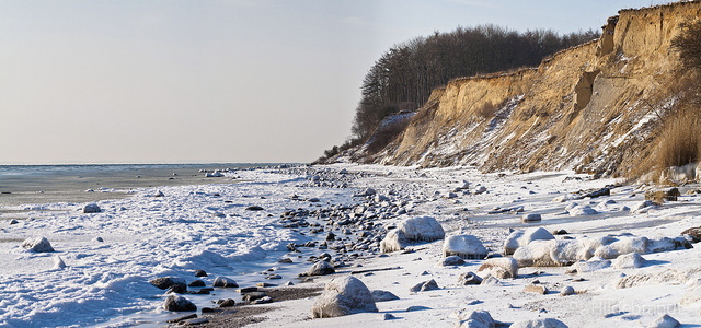 steilküste de rostsee ,it schnee und eisschollen