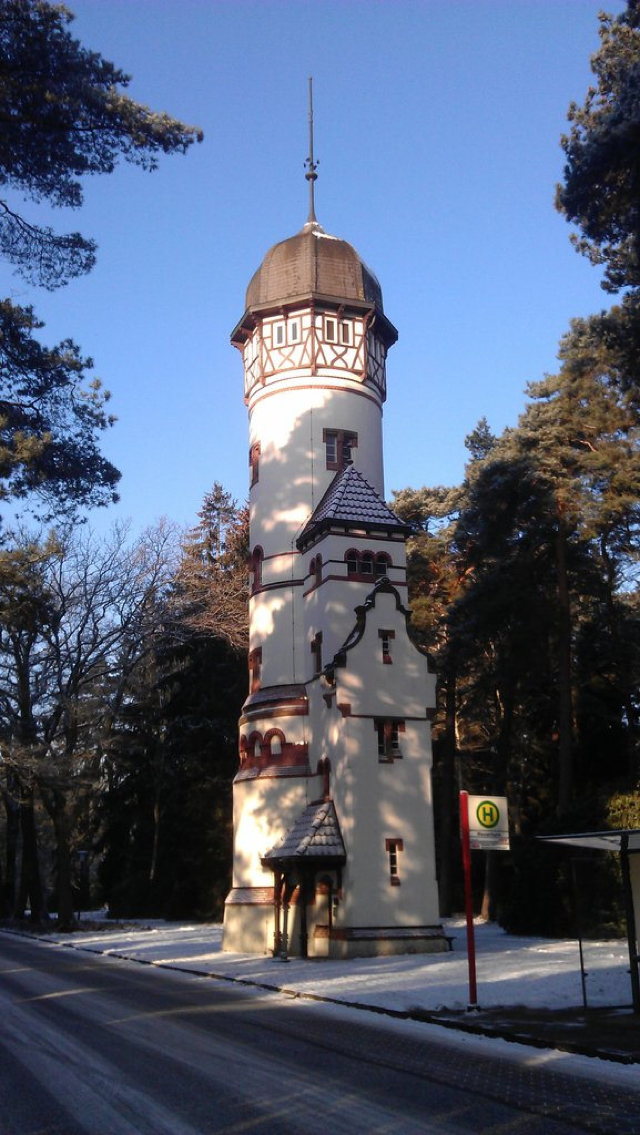 alter wasserturm im friedhof ohlsdorf, hamburg